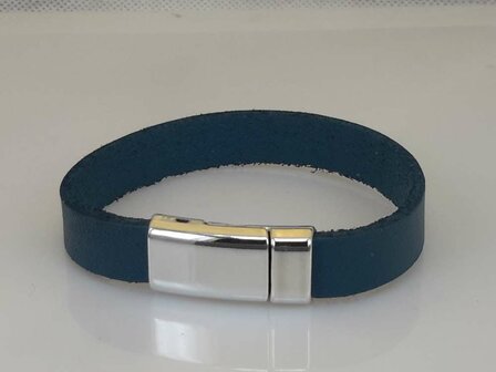 Glattes, L15,5cm Kinderarmband aus Leder, blau, schmal, mit Magnetverschluss