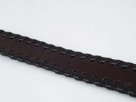 Armband aus Glattleder &ndash; Schwarz oder Braun, mit Flechtdetail, verstellbare Gr&ouml;&szlig;e.