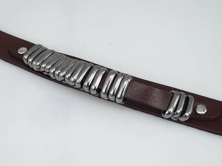 Glattlederarmband &ndash; Ringe &amp; Druckknopfverschluss, Schwarz oder Braun