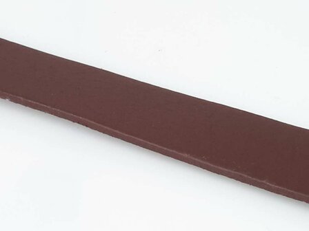 Breites Lederarmband, glatt, schwarz oder braun mit Druckknopf.