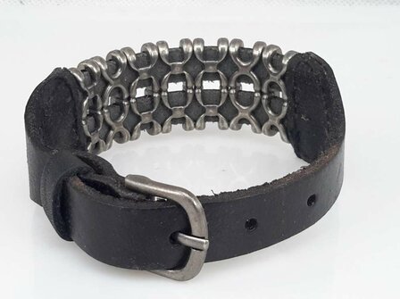 Schwarzes Lederarmband &ndash; Doppelte X-Reihe mit Schnallenverschluss.