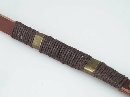 Schmale Lederarmband &ndash; Glatt mit Kordel, Schwarz oder Braun