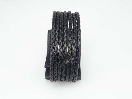 Armband aus PU-Leder &ndash; 7 geflochtene B&auml;nder mit Druckknopfverschluss