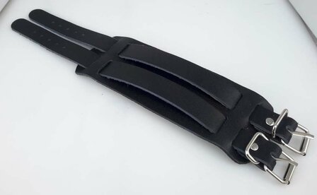 Breites Lederarmband &ndash; Doppelriemen mit Schnallenverschluss, Schwarz oder Braun