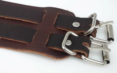 Breites Lederarmband &ndash; Doppelriemen mit Schnallenverschluss, Schwarz oder Braun