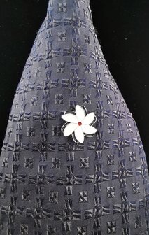 Melati Erinnerungssymbol Pin mit Magnet silberfarben
