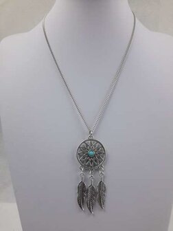 Zilverkleur ketting met Dreamcatcher hanger.