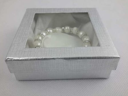 Echte zoetwater parel armband met 16 parels en tussenin strass.