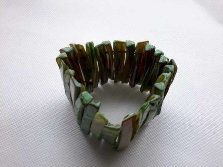 Schelp armband lichtgroen.