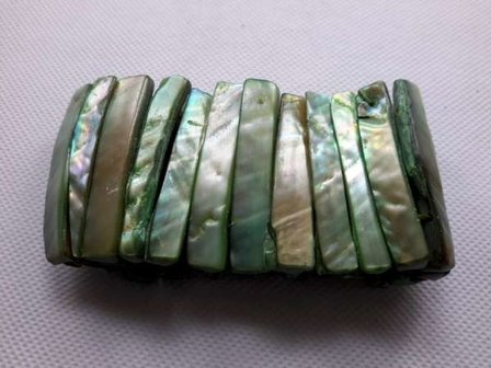 Schelp armband lichtgroen.