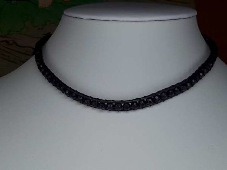 Wrap armband, zwart leer, ronde zwarte, paarse edelstenen kralen