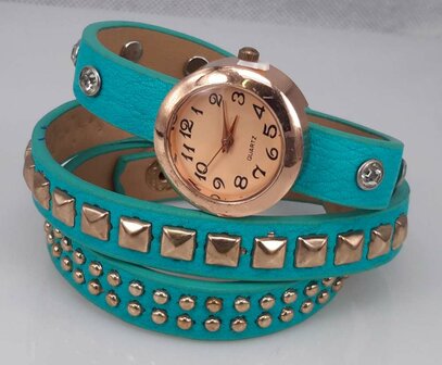 Armbandhorloge, PU leren wrap (3), 8 wit kristal. vierkante-, spijkerstuds, 4 kleur.