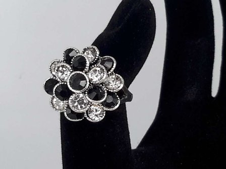 Silberfarbe Rosette Ring mit wei&szlig;en und schwarzen Kristall.