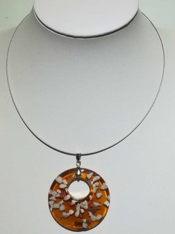 Hanger: ronde oranje-bruine met wit gevlokte murano