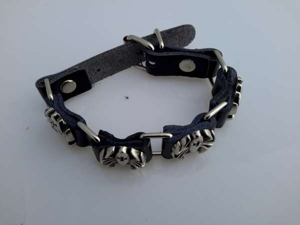 PU leren armband, 4 leren schakels met metalen spin met Kruis, zwart