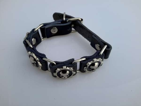 PU leren armband, 4 leren schakels met metalen stud doodskop in tandwiel, zwart