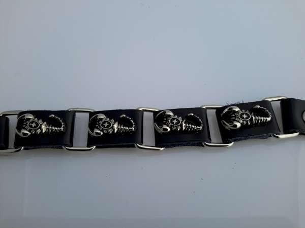 PU leren armband, 4 leren schakels met metalen stud skorpioen, zwart