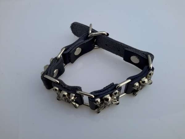 PU leren armband, 4 leren schakels met metalen stud griezel, zwart