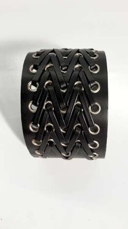 Brede leren armband, W-vlecht door metalen ringetjes, zwart en bruin