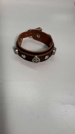 Leren armband, smal, 4 cross studs, zwart en bruin