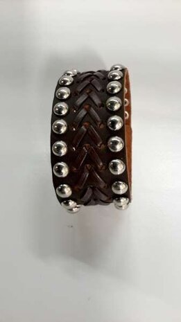 Brede leren armband, V-vlecht en ronde studs, zwart en bruin