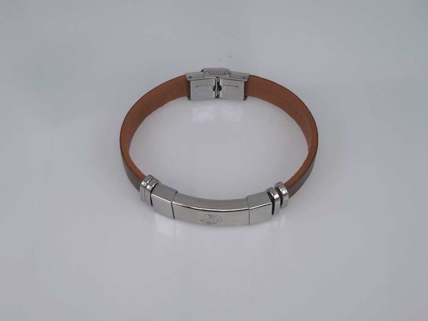 Leren armband bruin, plaat met krul in houder, edelstaalsluiting