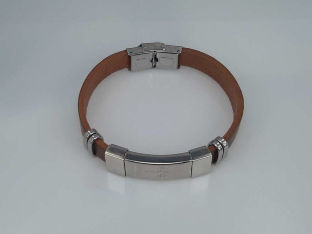 Leren armband bruin, plaat met Gotisch zwaard in houder, edelstaalsluiting