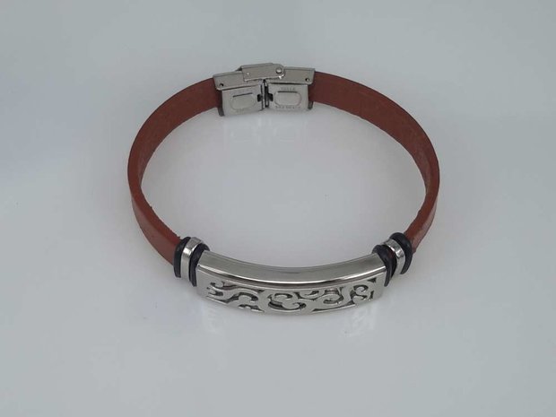 Leren armband roodbruin, plaat + krullen, sluiting edelstaal