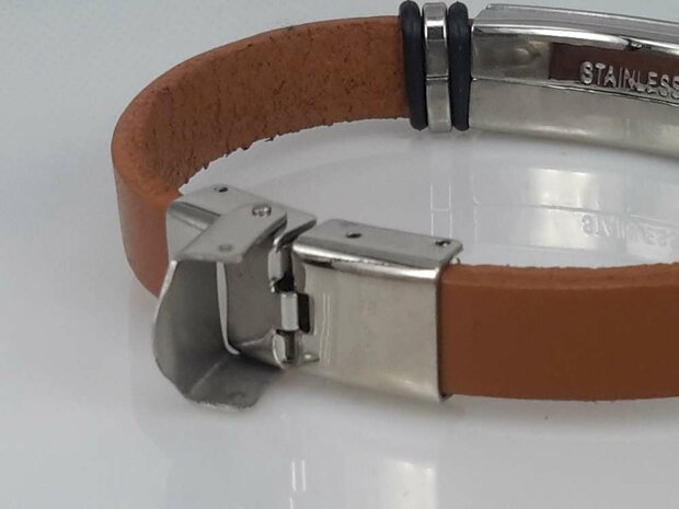 Leren armband cognackleur, plaat + rechthoek gravure, sluiting edelstaal