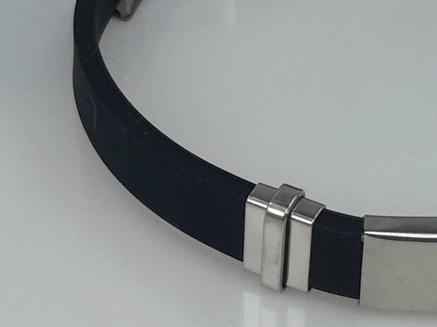 Armband zwart, gebogen plaat, graveerbaar, edelstaalsluiting