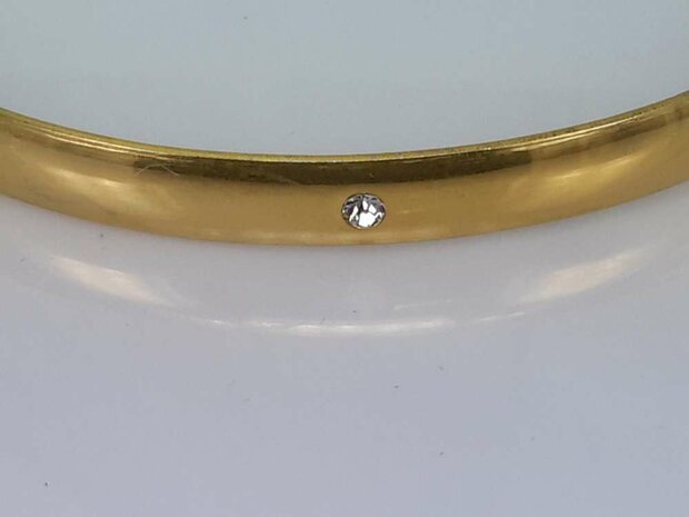 Edelstahl Slave Armband breit Goldfarbe mit 6 Kristall um ihn herum.