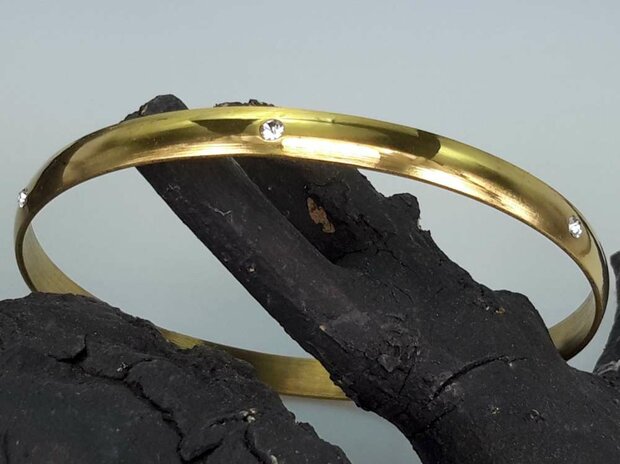 Edelstahl Slave Armband breit Goldfarbe mit 6 Kristall um ihn herum.