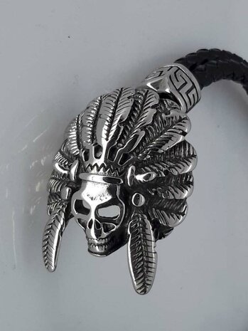 Lederarmband schwarz, Duo-Zopf, Indianer-Totenkopf aus Edelstahl