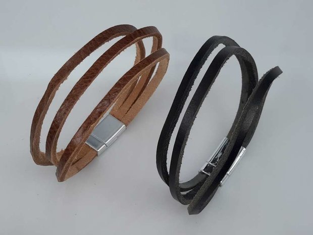 Stoere smalle leren trio zwart 22-23 cm armband met magneet sluiting.