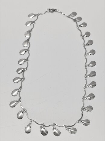 ketting van 28 schelpjes, edelstaal