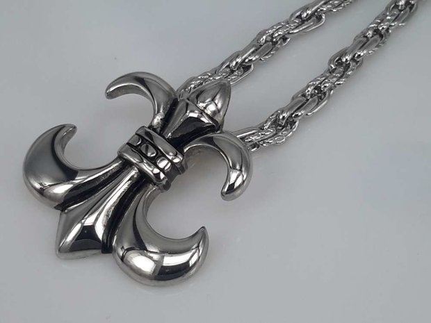 Edelstaal hanger, Fleur de lis