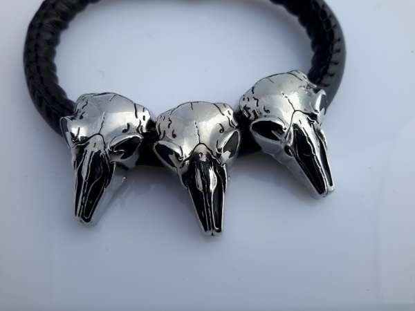 PU leren armband, rond, 3 metalen buffelschedel hangertjes, zwart 