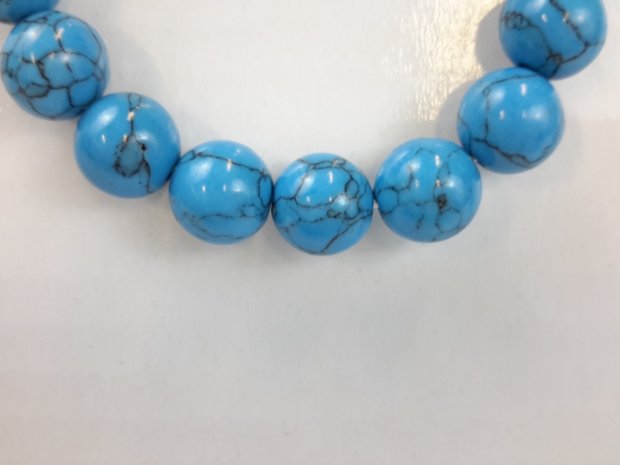 Armband Türkis blau 17 Perlen von 12 mm.