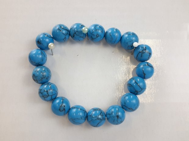 Armband Türkis blau 17 Perlen von 12 mm.