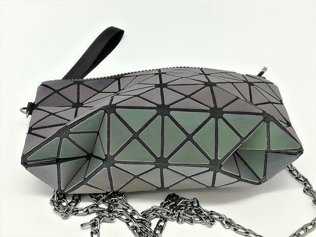 Holographische Schulterhandtasche, Triangels in a Square, beleuchtete geometrische Oberflächen