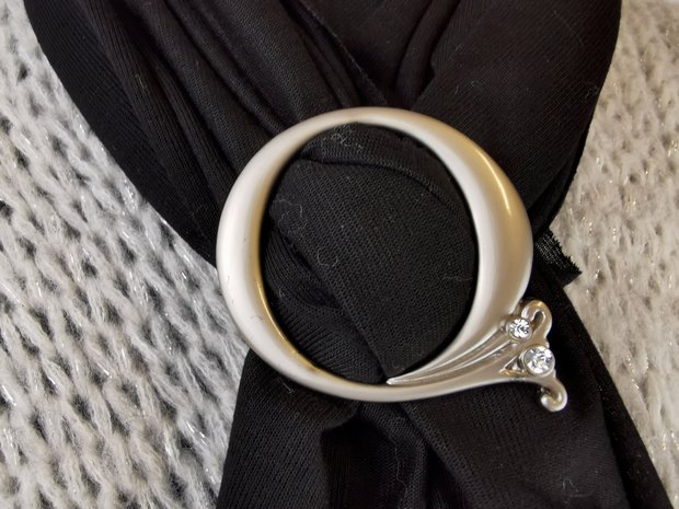 Schalring, praktischer Ring zum Befestigen eines Schals/Tuchs ohne Löcher zu machen.