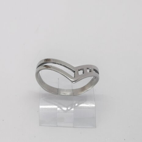 Edelstahl - elegant - Ring in schönem - V-Motiv. box 36st