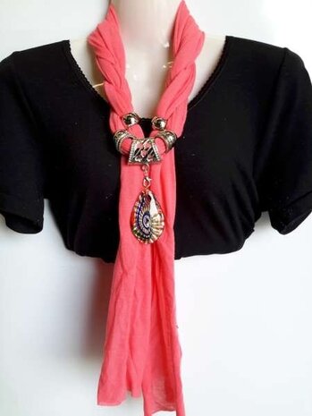 Sjaal met murano glashanger, kleur zalmroze.