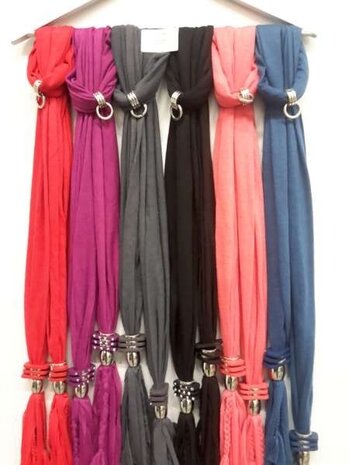 Sjaal met koppelstuk "4 ringen" houten ringen en franjes, 6 kleuren, per 6
