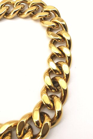 Goldfarbenes Stahlarmband mit groben Gliedern. L 24 cm