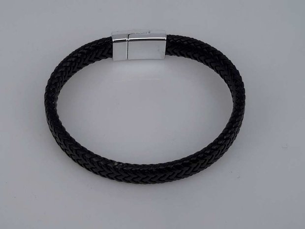 Leder schwarz fein geflochtenes Armband mit Magnetverschluss.