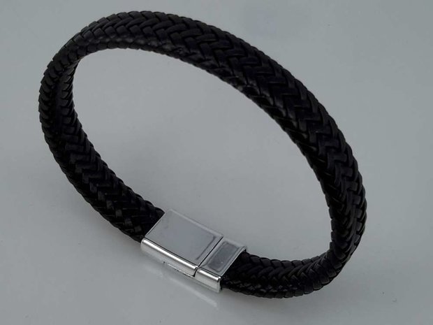 Lederen fijne gevlochten armband zwart met magneet sluiting.