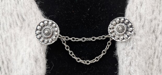 Clips met dubbel ketting Zeeuwse knoop in kleur antiek zilver look.
