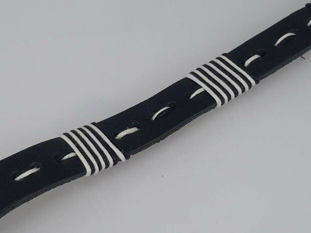 Leren Armband zwart, gestikt zwart-wit, 4 dwars draad, magneetsluiting
