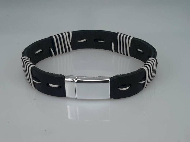 Leren Armband zwart, gestikt zwart-wit, 4 dwars draad, magneetsluiting